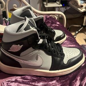 Women’s Jordan 1 mid black chrome